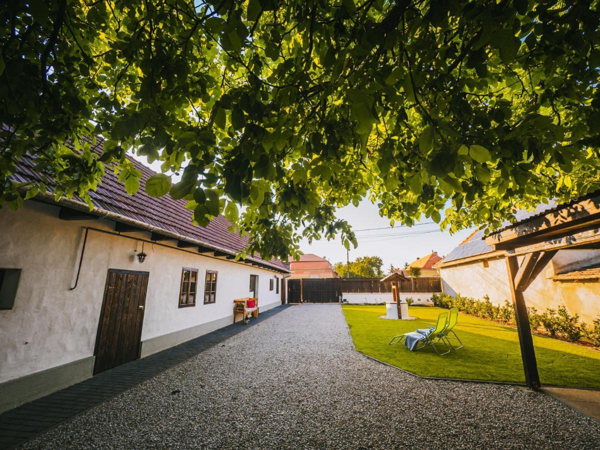 Ferienwohnung A Mi Kishazunk Vendeghaz Szomod Exterior foto
