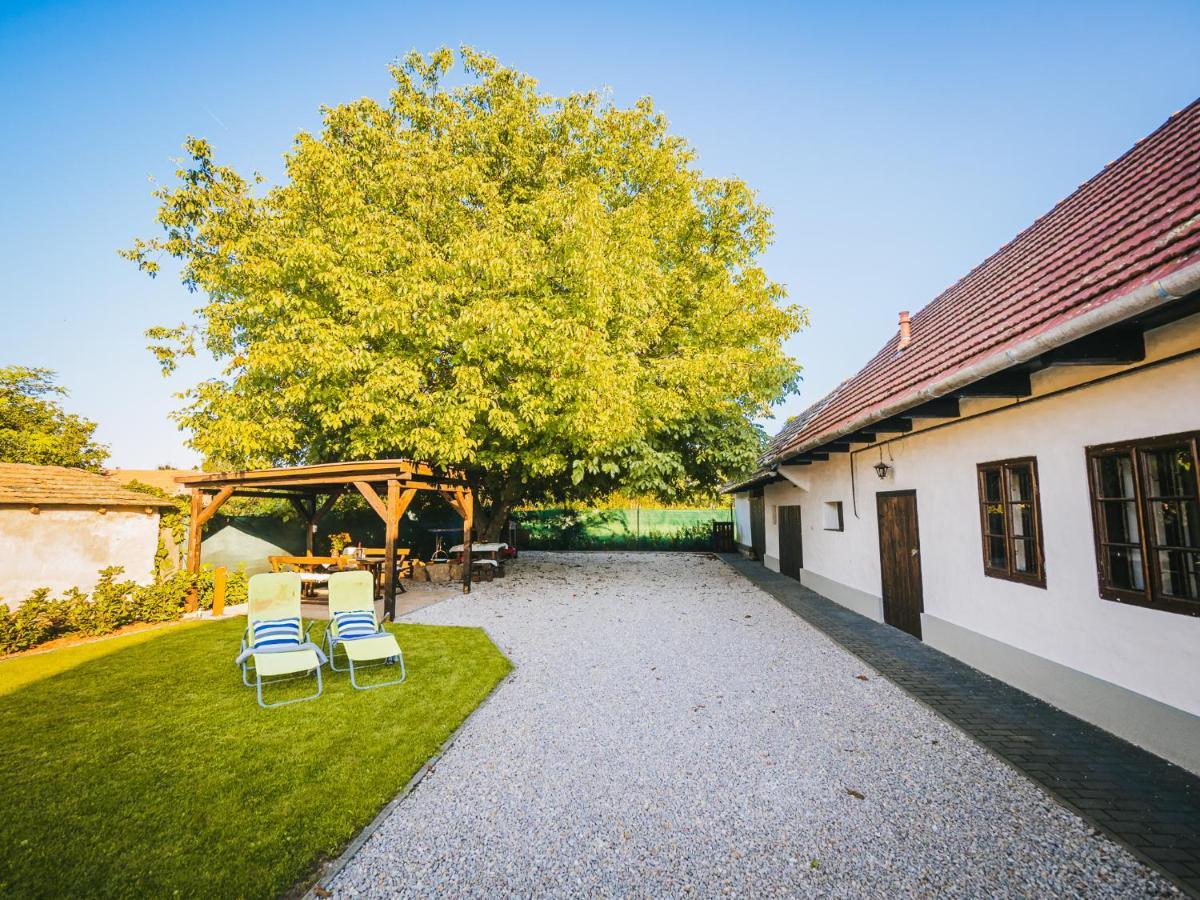 Ferienwohnung A Mi Kishazunk Vendeghaz Szomod Exterior foto