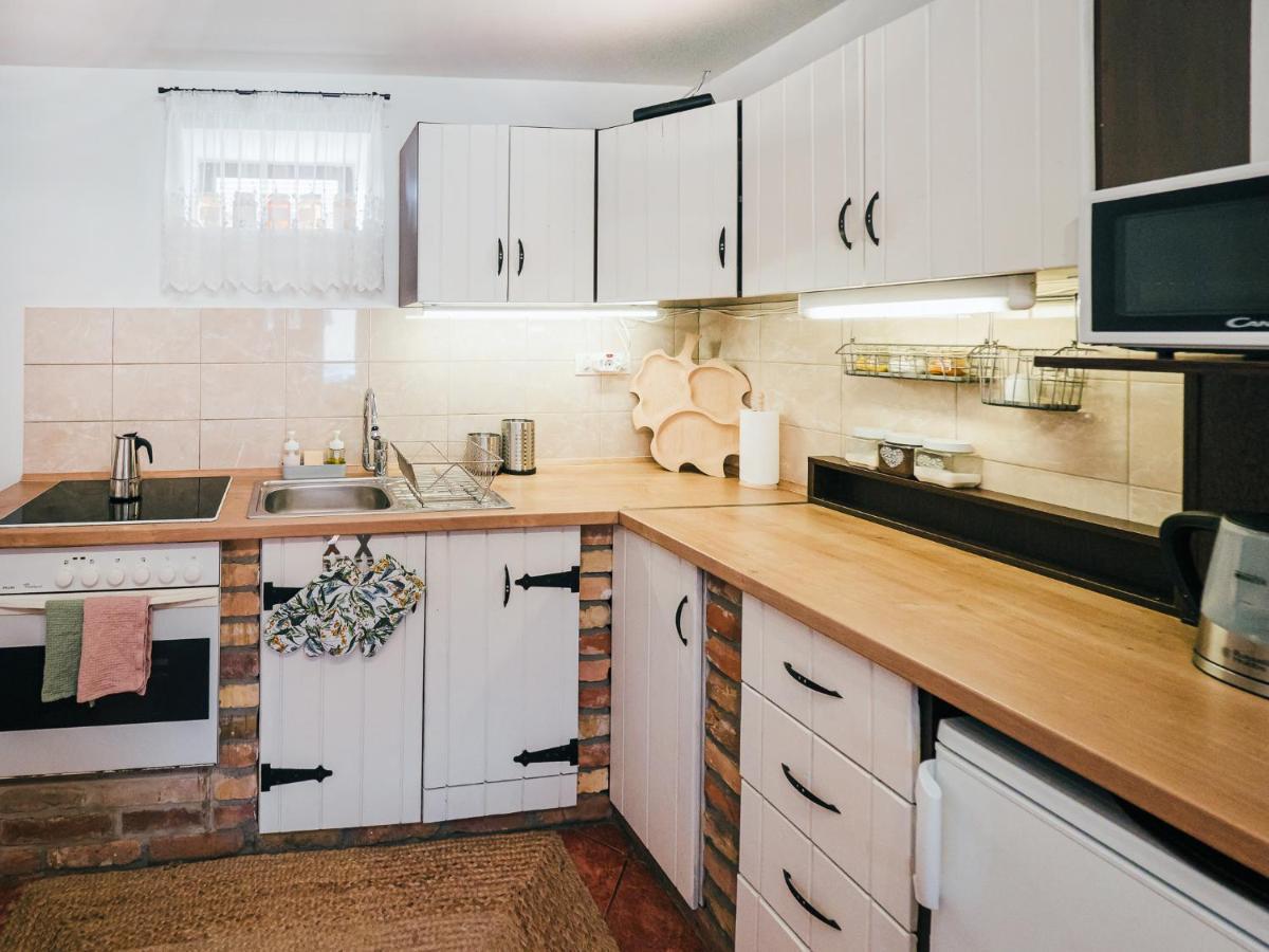Ferienwohnung A Mi Kishazunk Vendeghaz Szomod Exterior foto