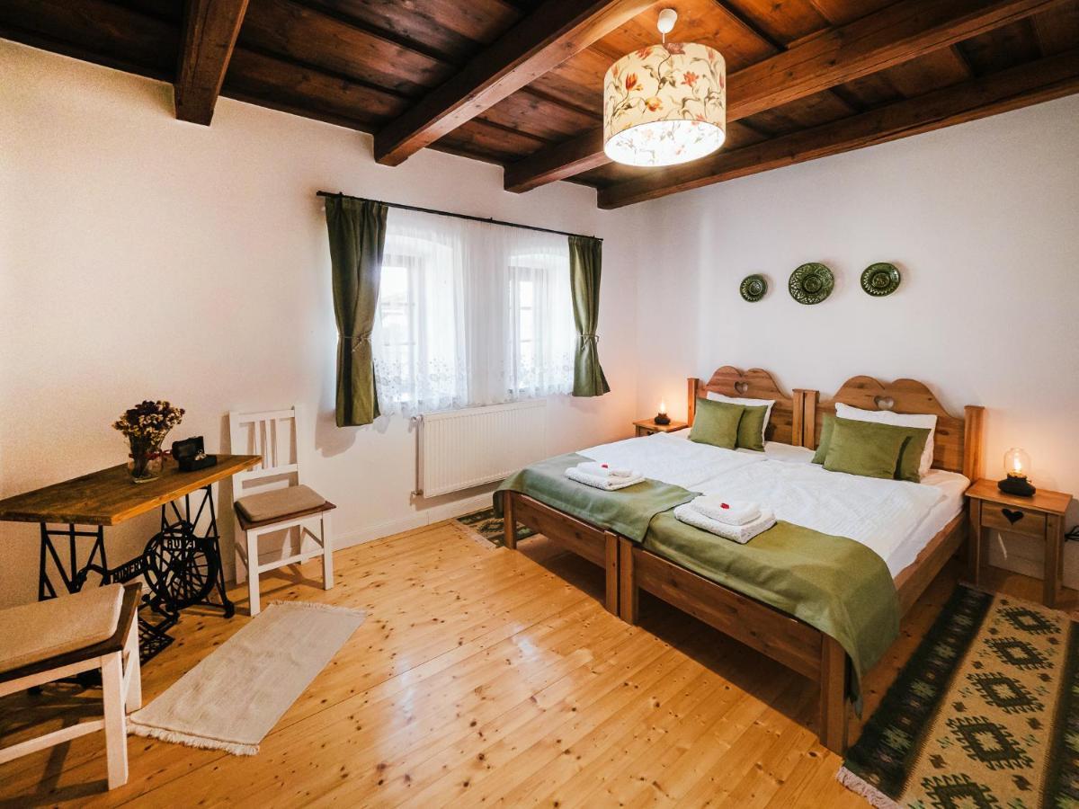 Ferienwohnung A Mi Kishazunk Vendeghaz Szomod Exterior foto