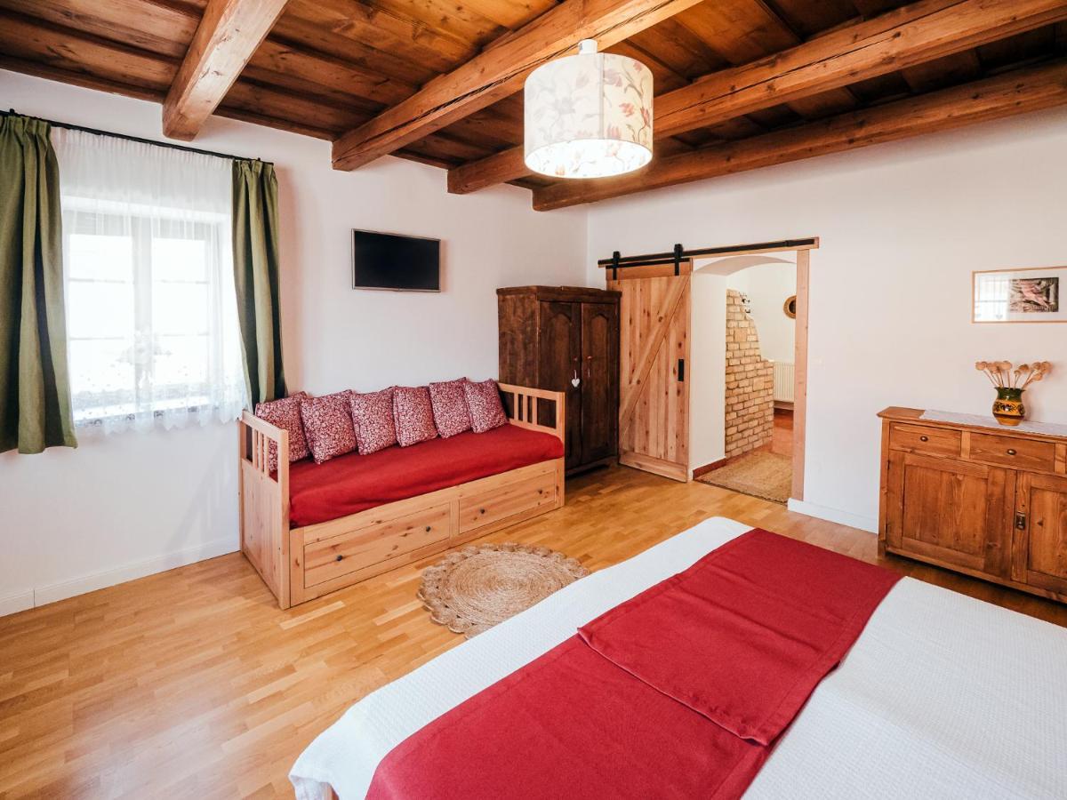 Ferienwohnung A Mi Kishazunk Vendeghaz Szomod Exterior foto